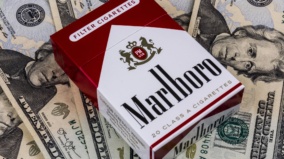 Tyto akcie ignorují paniku na trzích a stále rostou! Je čas nakoupit?