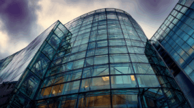 Hra o miliardy dolarů začala: která banka ovládne kryptoměnový svět?