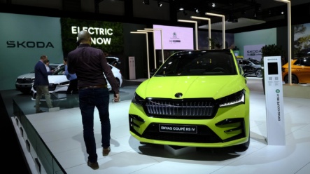 Škoda Auto dobývá Německo! Kterým značkám se naopak nedaří?