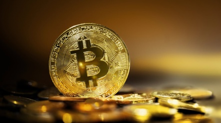 Blíží se konec Bitcoinu? Známí krypto investoři radši nakupují zlato!