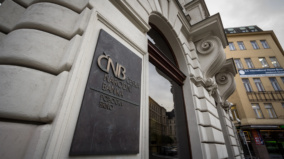 ČNB šlápla na brzdu, která zdraží hypotéky. Rozpoutala politickou bouři