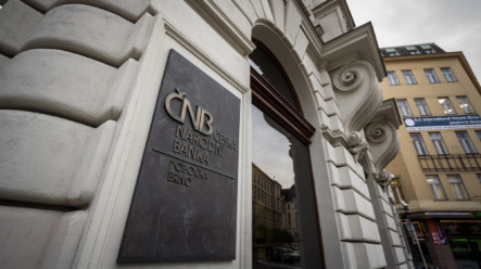 ČNB masivně investuje do amerických akcií! Které firmy dominují portfoliu?