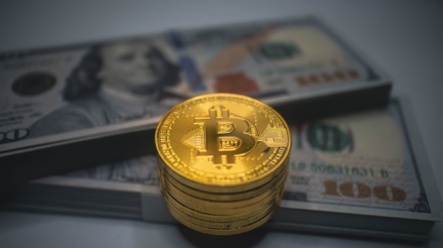 Může za to dolar? Co většina krypto investorů nechápe