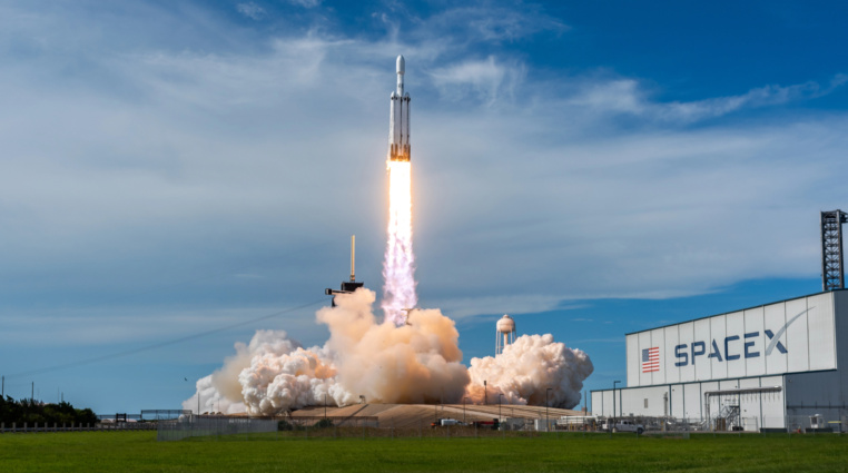 Litují prodeje SpaceX. Akcie vyletěly o 50 % a investoři teď zuří