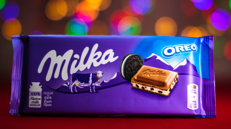 Milka a Oreo vydělávají miliardy. Jejich výrobce ale ničí problémy. Stojí tyto dividendové akcie za nákup ve slevě?